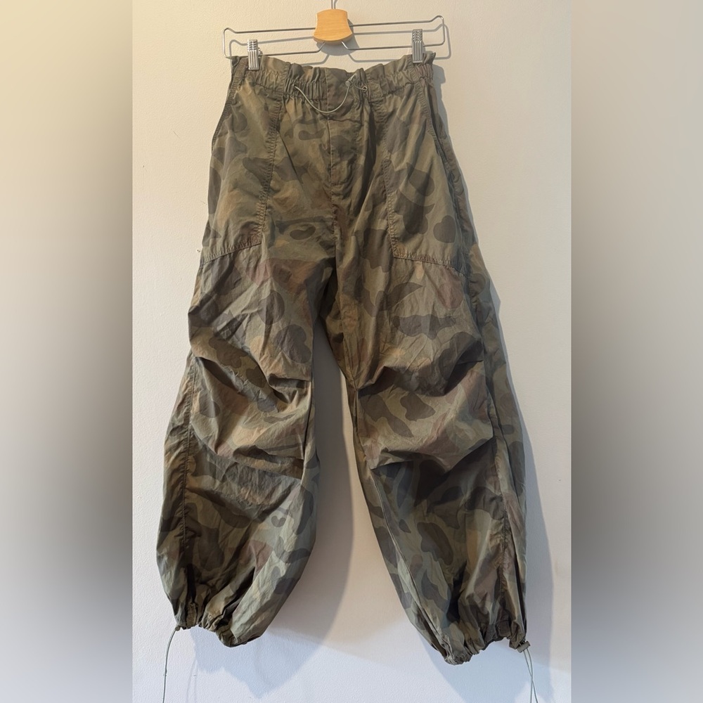 Urban Outfitters Camo Parachute Pants – Drawstring Hem – Size Small - Picture 2 of 6